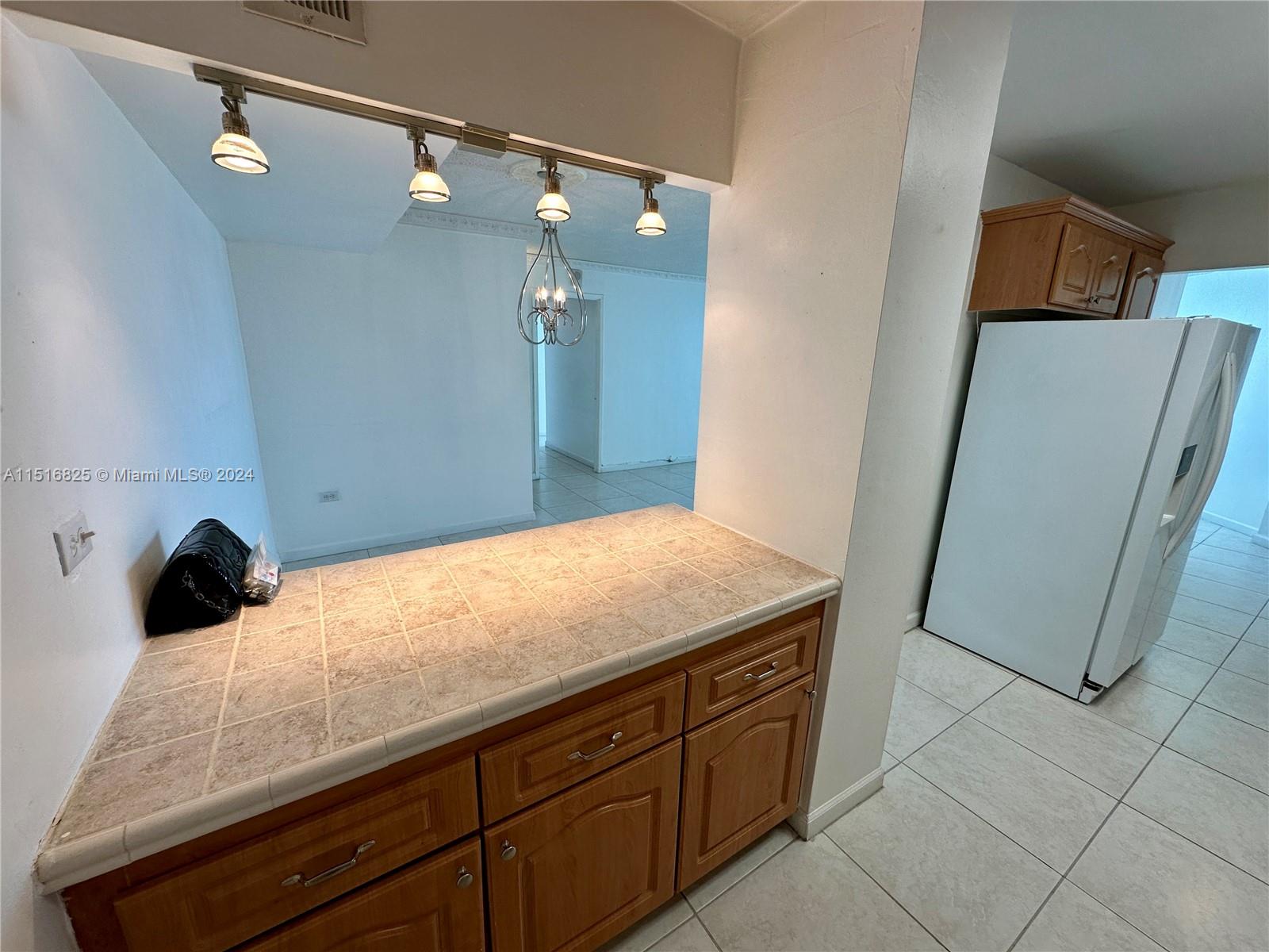 7135 Collins Ave, Miami Beach, FL, 33141 United States, 1 Bedroom Bedrooms, ,2 BathroomsBathrooms,Residential,For Sale,Collins Ave,A11516825