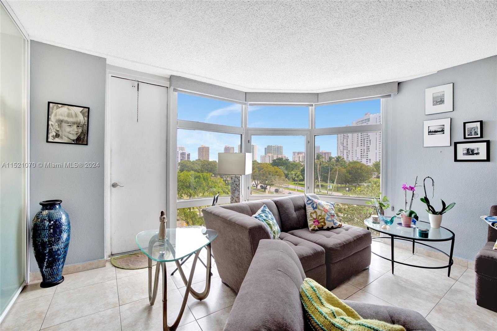 Can be open to a Den