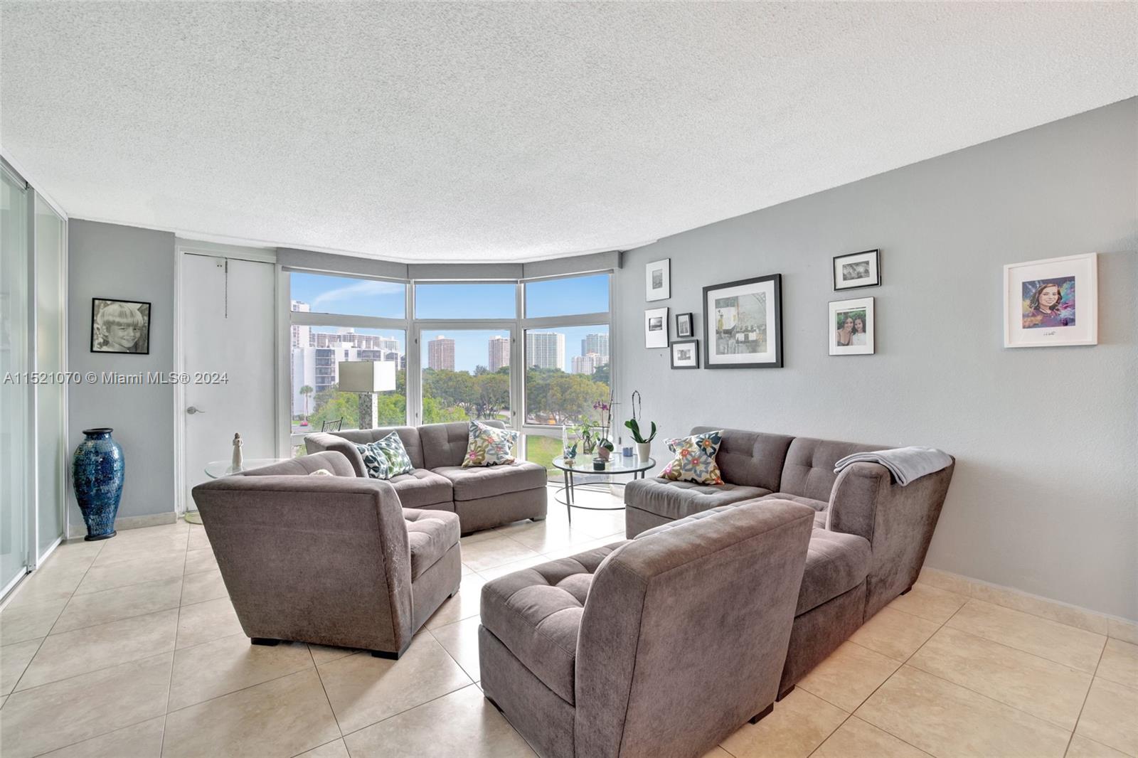 Can be open to a Den