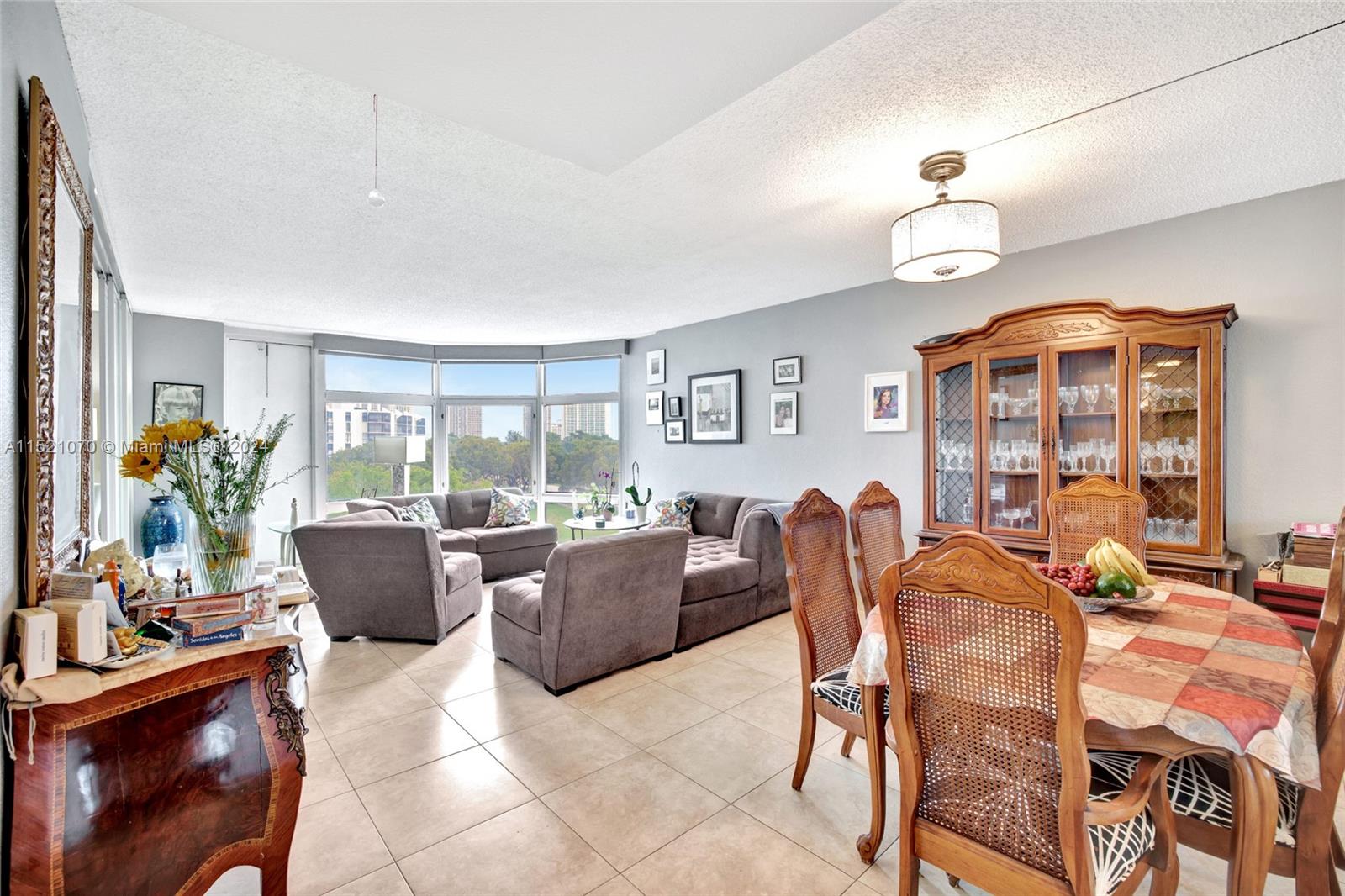 Can be open to a Den