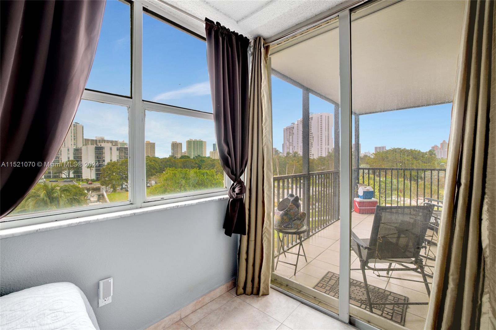 3375 N Country Club Dr 404, Aventura, Florida 33180, 2 Bedrooms Bedrooms, ,2 BathroomsBathrooms,Residential,For Sale,3375 N Country Club Dr 404,A11521070