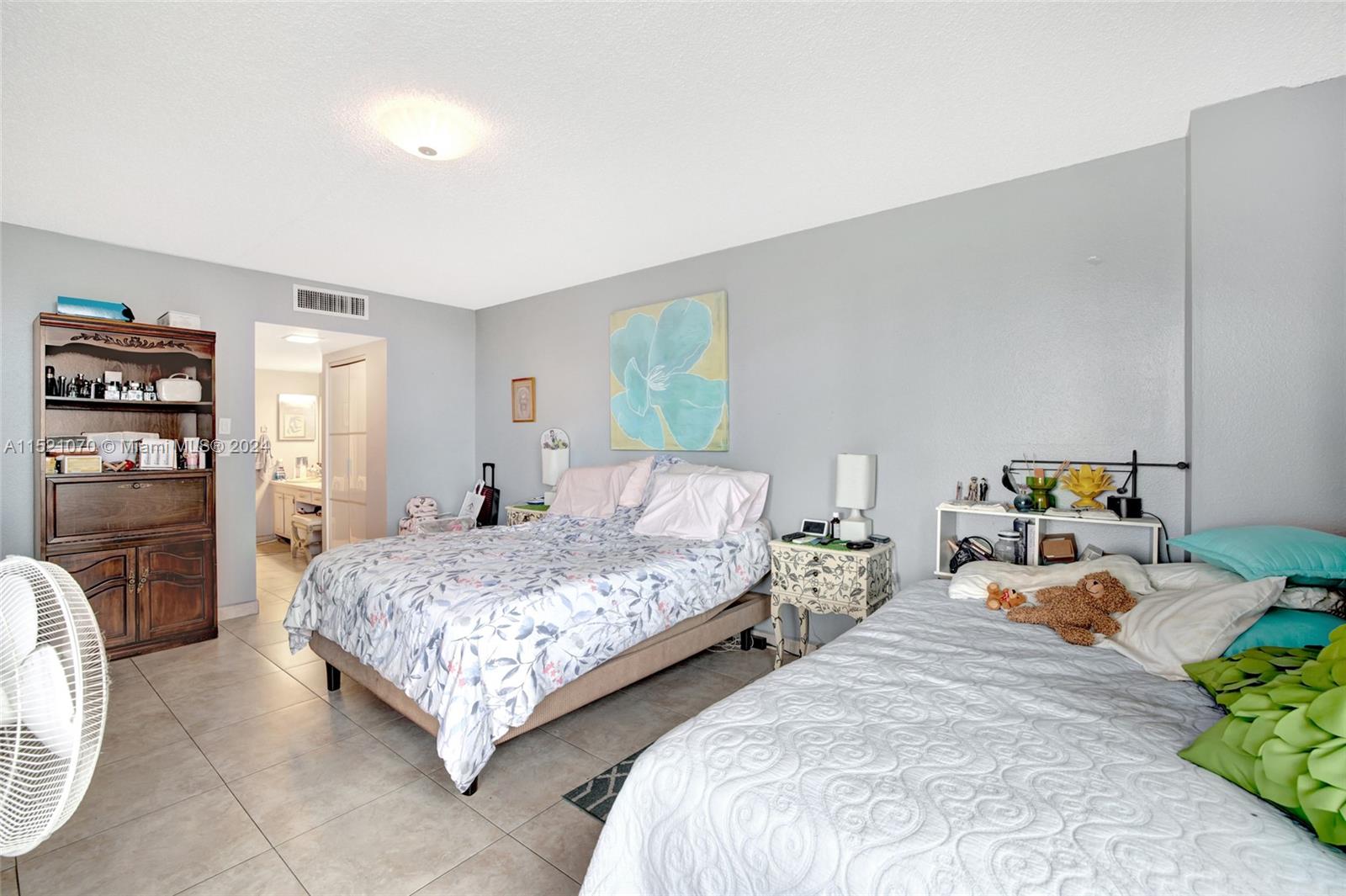 3375 N Country Club Dr 404, Aventura, Florida 33180, 2 Bedrooms Bedrooms, ,2 BathroomsBathrooms,Residential,For Sale,3375 N Country Club Dr 404,A11521070