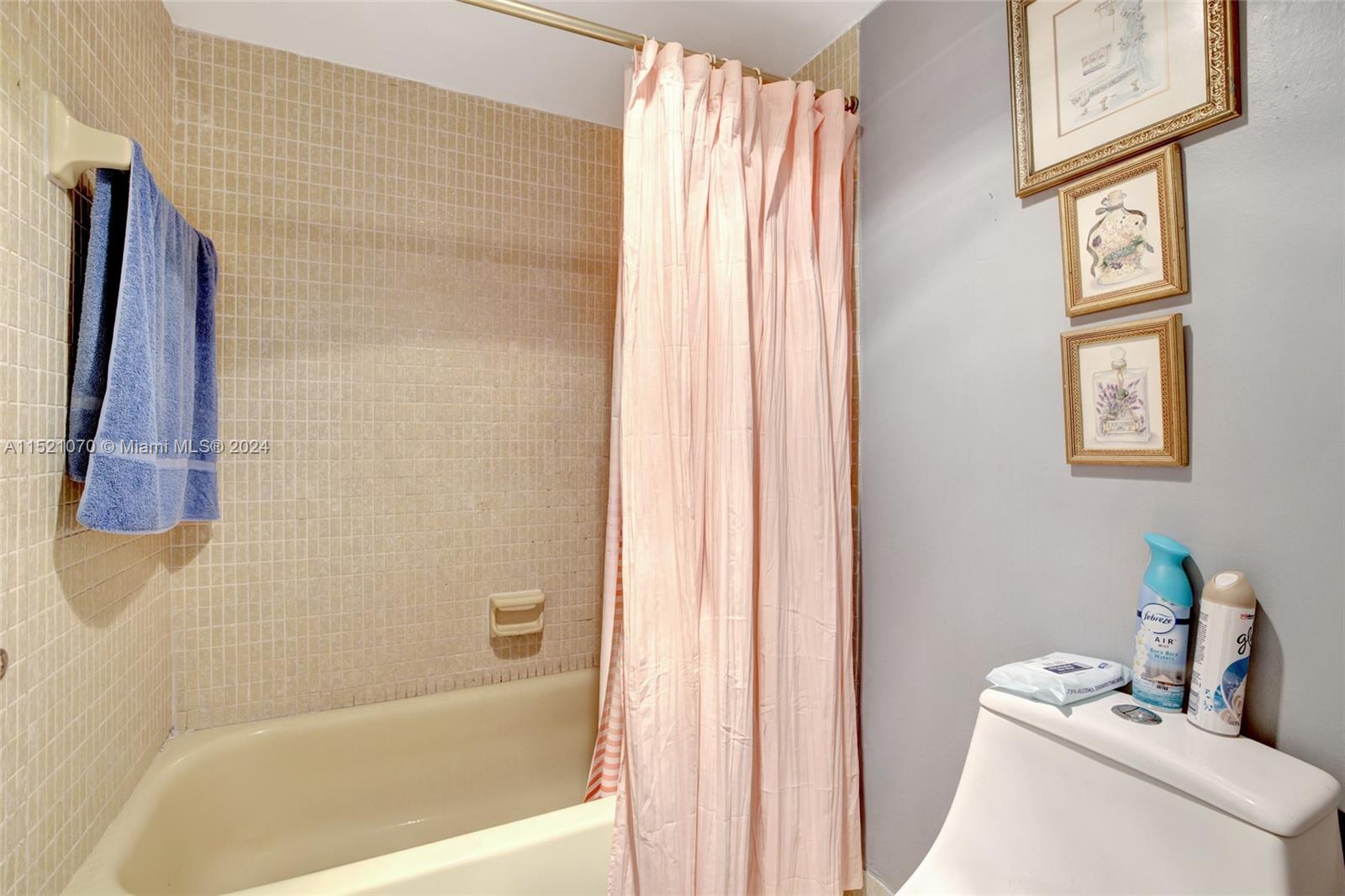 3375 N Country Club Dr 404, Aventura, Florida 33180, 2 Bedrooms Bedrooms, ,2 BathroomsBathrooms,Residential,For Sale,3375 N Country Club Dr 404,A11521070