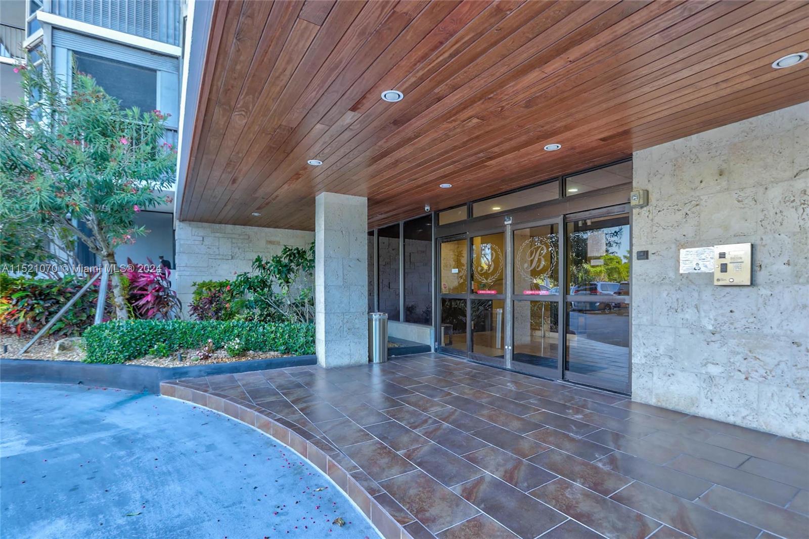 3375 N Country Club Dr 404, Aventura, Florida 33180, 2 Bedrooms Bedrooms, ,2 BathroomsBathrooms,Residential,For Sale,3375 N Country Club Dr 404,A11521070