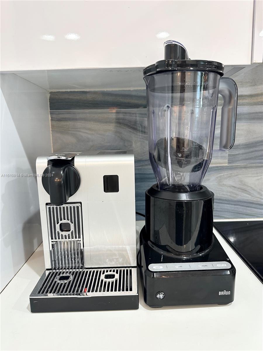 114 SE 9th Ct 1, Hallandale Beach, Florida 33009, 3 Bedrooms Bedrooms, ,3 BathroomsBathrooms,Residentiallease,For Rent,114 SE 9th Ct 1,A11510814