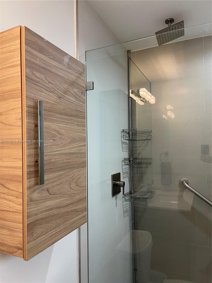 114 SE 9th Ct 1, Hallandale Beach, Florida 33009, 3 Bedrooms Bedrooms, ,3 BathroomsBathrooms,Residentiallease,For Rent,114 SE 9th Ct 1,A11510814