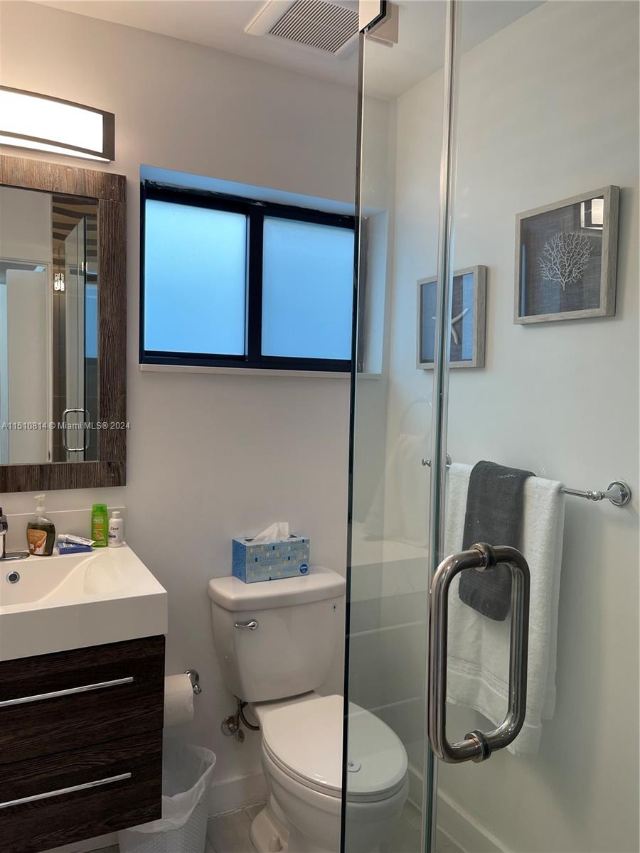 114 SE 9th Ct 1, Hallandale Beach, Florida 33009, 3 Bedrooms Bedrooms, ,3 BathroomsBathrooms,Residentiallease,For Rent,114 SE 9th Ct 1,A11510814
