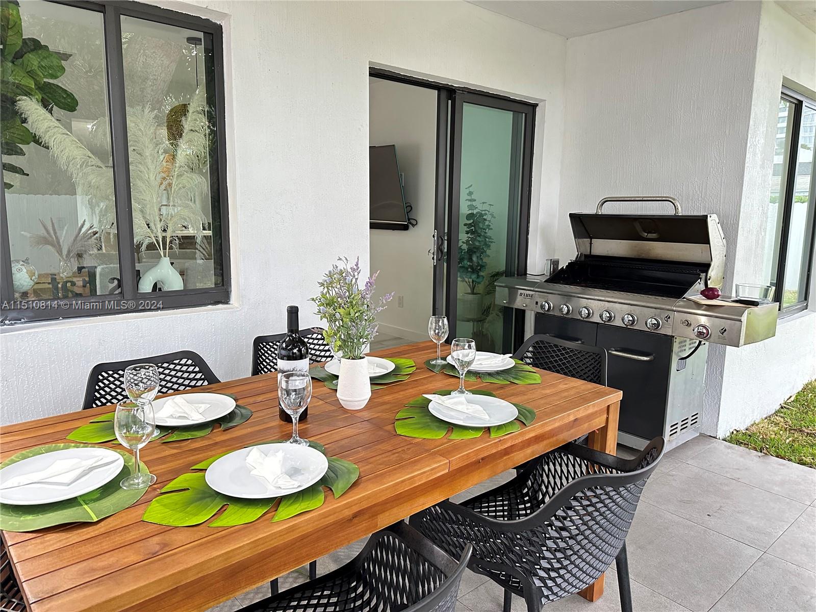 114 SE 9th Ct 1, Hallandale Beach, Florida 33009, 3 Bedrooms Bedrooms, ,3 BathroomsBathrooms,Residentiallease,For Rent,114 SE 9th Ct 1,A11510814