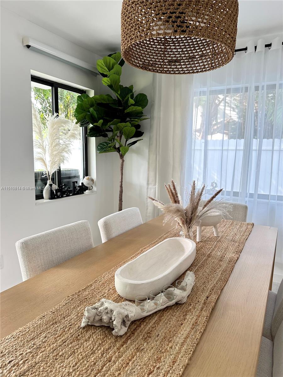 114 SE 9th Ct 1, Hallandale Beach, Florida 33009, 3 Bedrooms Bedrooms, ,3 BathroomsBathrooms,Residentiallease,For Rent,114 SE 9th Ct 1,A11510814