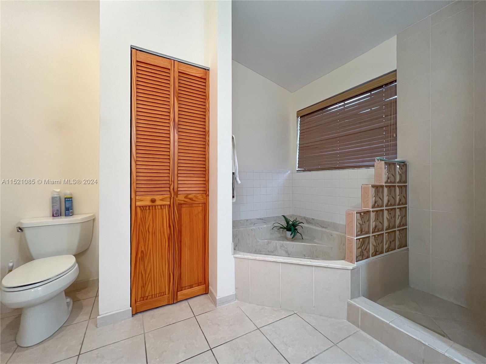 3500 Magellan Cir 714, Aventura, Florida 33180, 3 Bedrooms Bedrooms, ,2 BathroomsBathrooms,Residential,For Sale,3500 Magellan Cir 714,A11521085