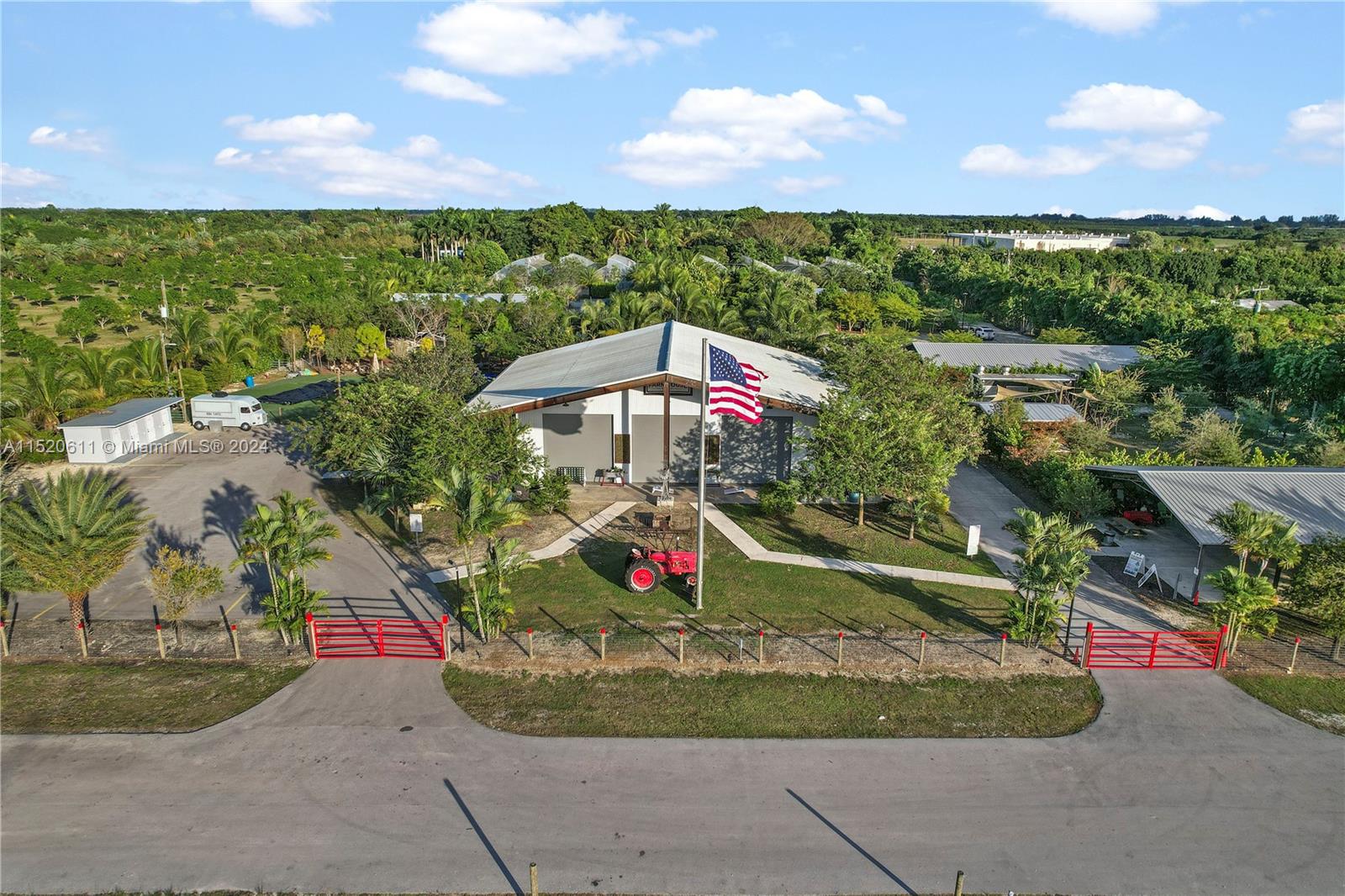 AS FAR AS THE EYE CAN SEE YOU CAN SEE THE TOP OF THE SCISSOR HOUSE IN REAR CAN HANDLE 600 AMPS FOR ALL YOUR GROWING NEEDS. SELL YOUR PRODUCT ON SITE.