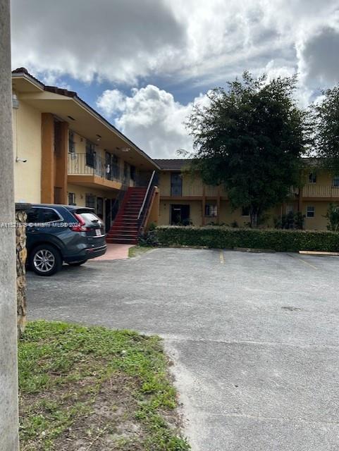 4050 NW 135th St 17-2, Opa-Locka, FL 33054