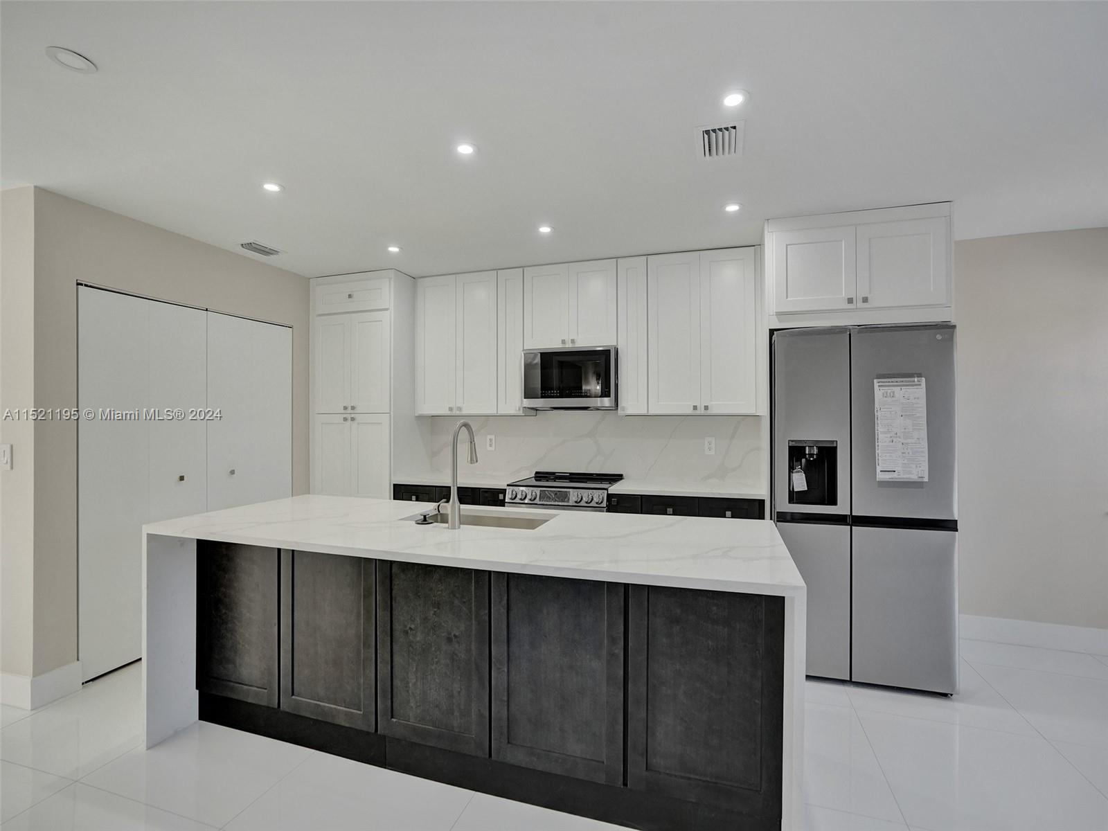 180 17th Ct, Fort Lauderdale, FL, 33305 United States, 3 Bedrooms Bedrooms, ,2 BathroomsBathrooms,Residential,For Sale,17th Ct,A11521195