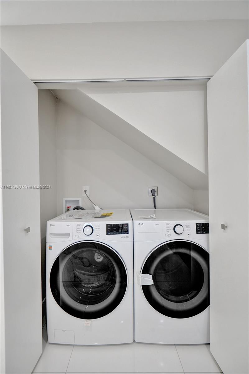 180 17th Ct, Fort Lauderdale, FL, 33305 United States, 3 Bedrooms Bedrooms, ,2 BathroomsBathrooms,Residential,For Sale,17th Ct,A11521195