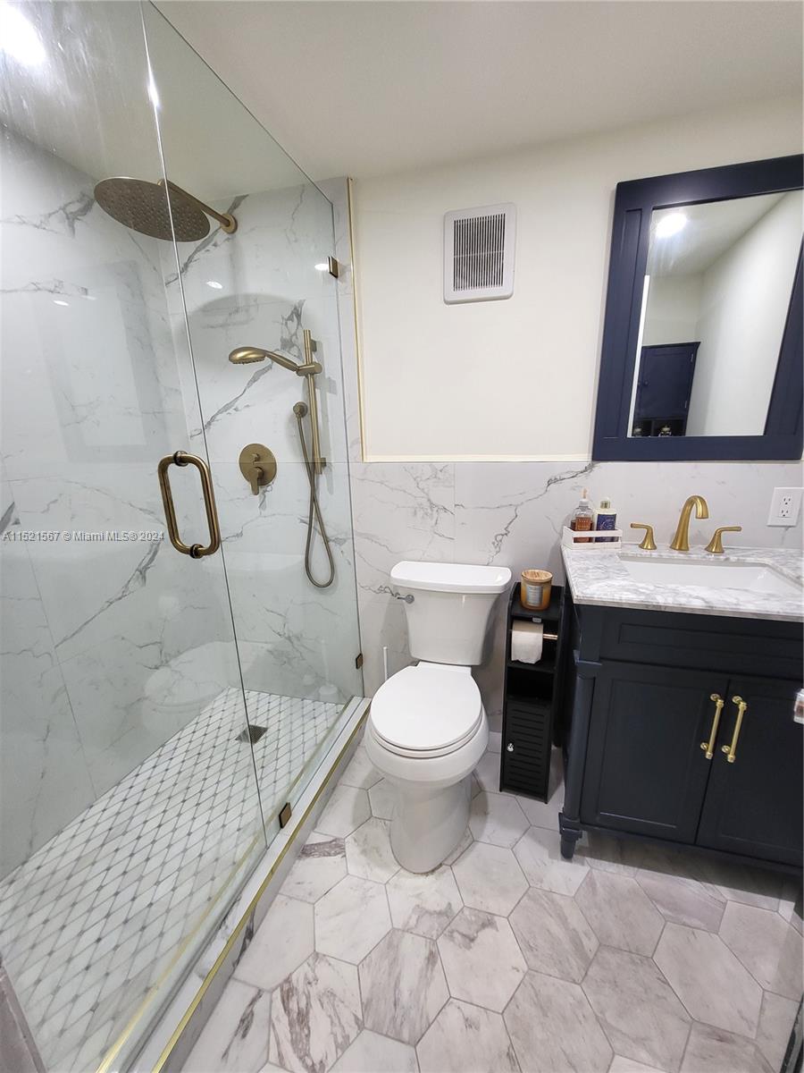 6705 NW 169th St C203, Hialeah, Florida 33015, 2 Bedrooms Bedrooms, ,2 BathroomsBathrooms,Residential,For Sale,6705 NW 169th St C203,A11521567