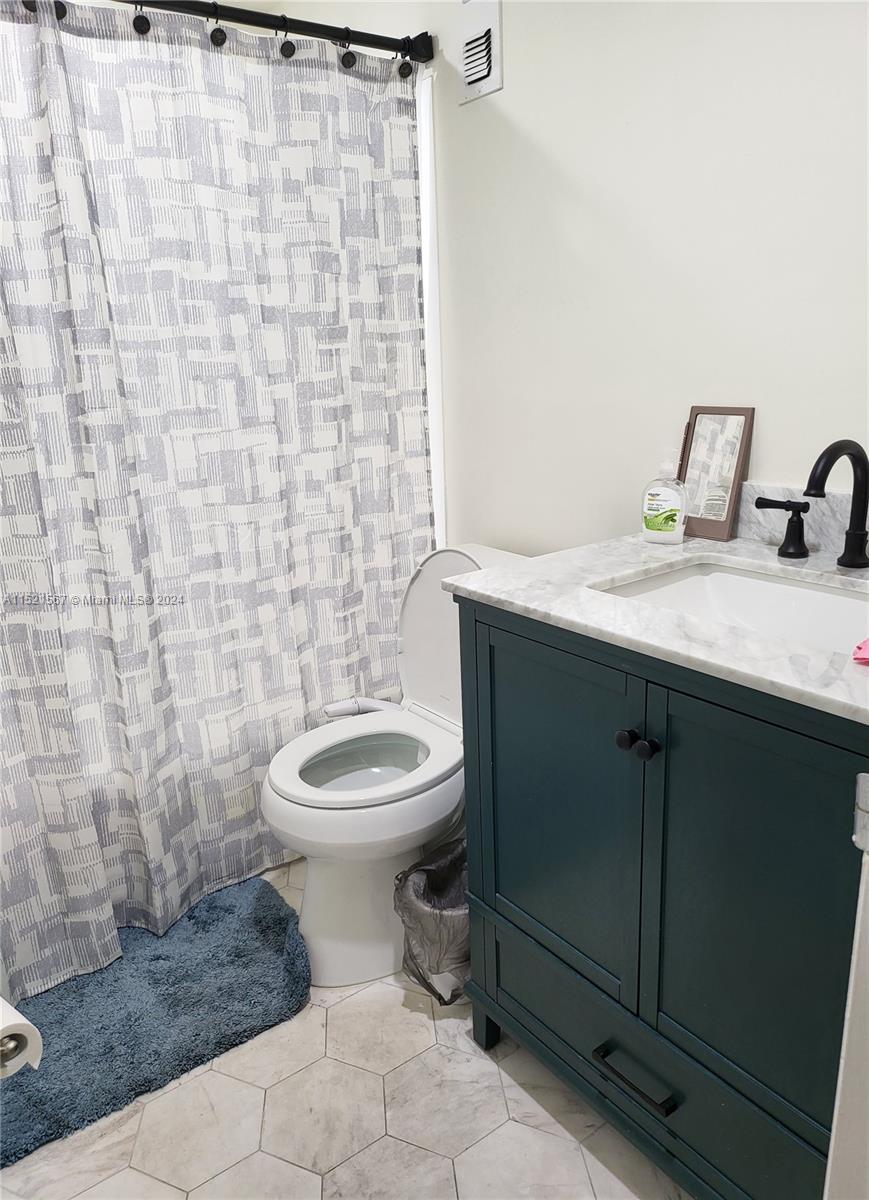 6705 NW 169th St C203, Hialeah, Florida 33015, 2 Bedrooms Bedrooms, ,2 BathroomsBathrooms,Residential,For Sale,6705 NW 169th St C203,A11521567