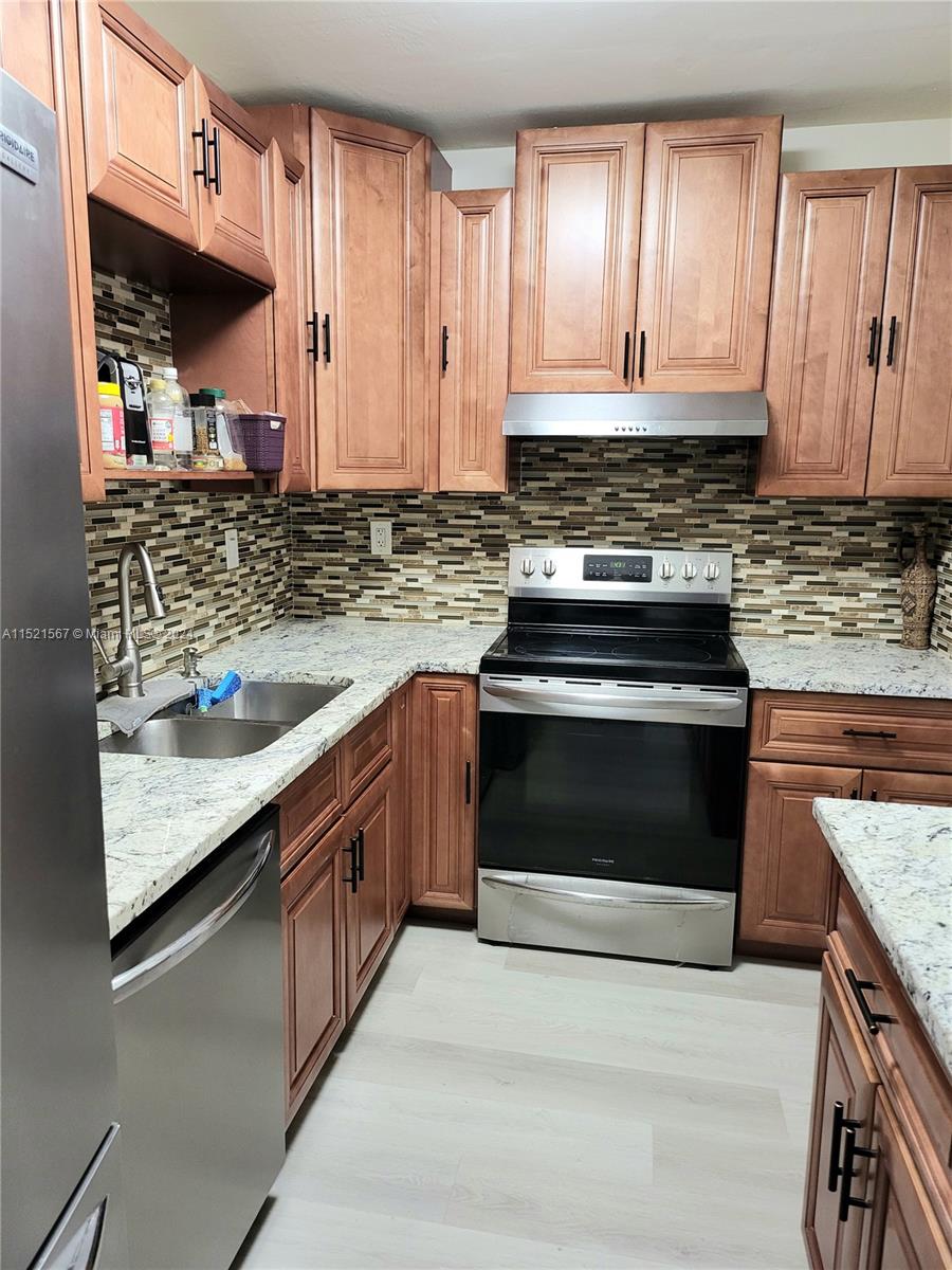 6705 NW 169th St C203, Hialeah, Florida 33015, 2 Bedrooms Bedrooms, ,2 BathroomsBathrooms,Residential,For Sale,6705 NW 169th St C203,A11521567