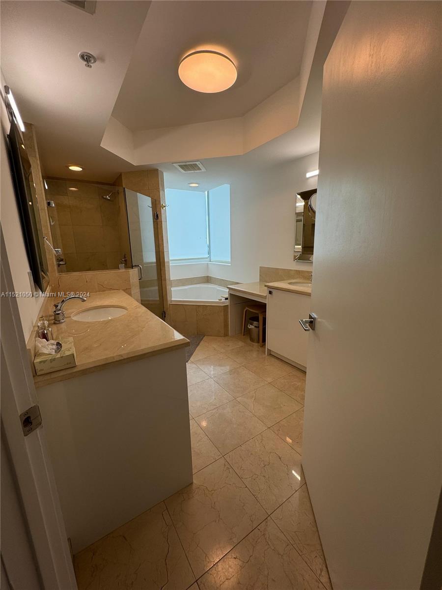 19400 Turnberry Way, Aventura, FL, 33180 United States, 3 Bedrooms Bedrooms, ,3 BathroomsBathrooms,Residential,For Sale,Turnberry Way,A11521050