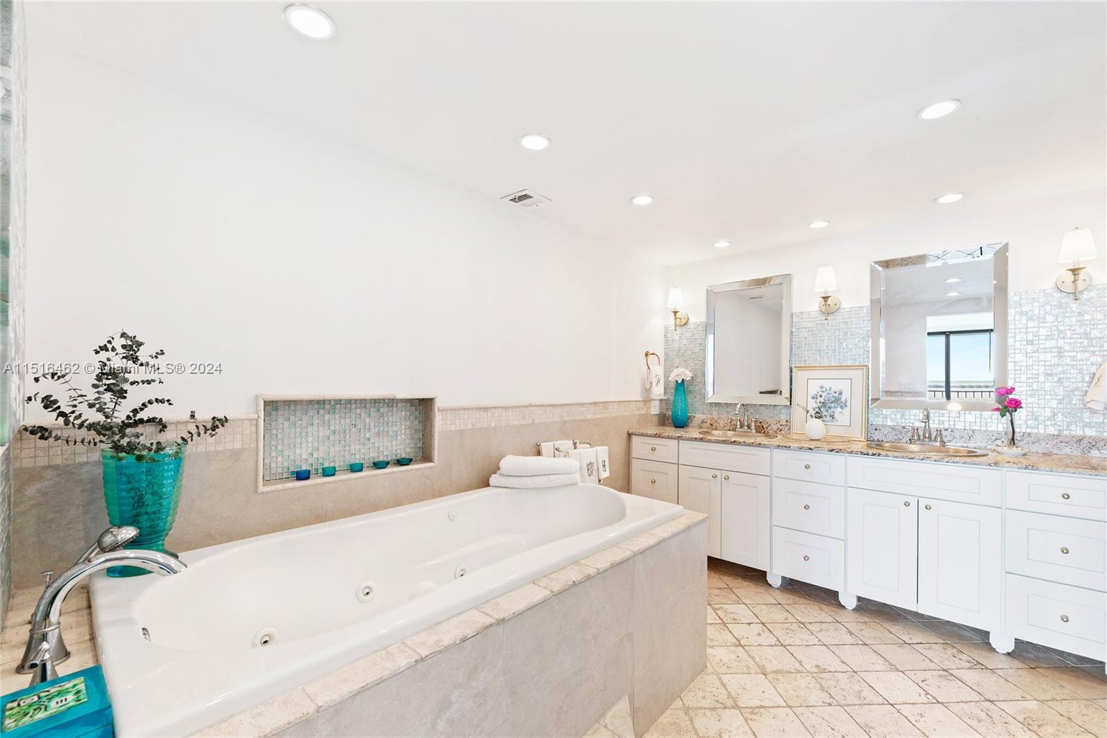 11113 Biscayne Blvd, Miami, FL, 33181 United States, 2 Bedrooms Bedrooms, ,2 BathroomsBathrooms,Residential,For Sale,Biscayne Blvd,A11516462