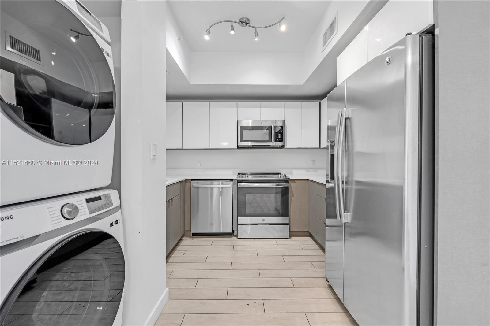 321 NE 26th St 907, Miami, Florida 33137, 2 Bedrooms Bedrooms, ,2 BathroomsBathrooms,Residentiallease,For Rent,321 NE 26th St 907,A11521660