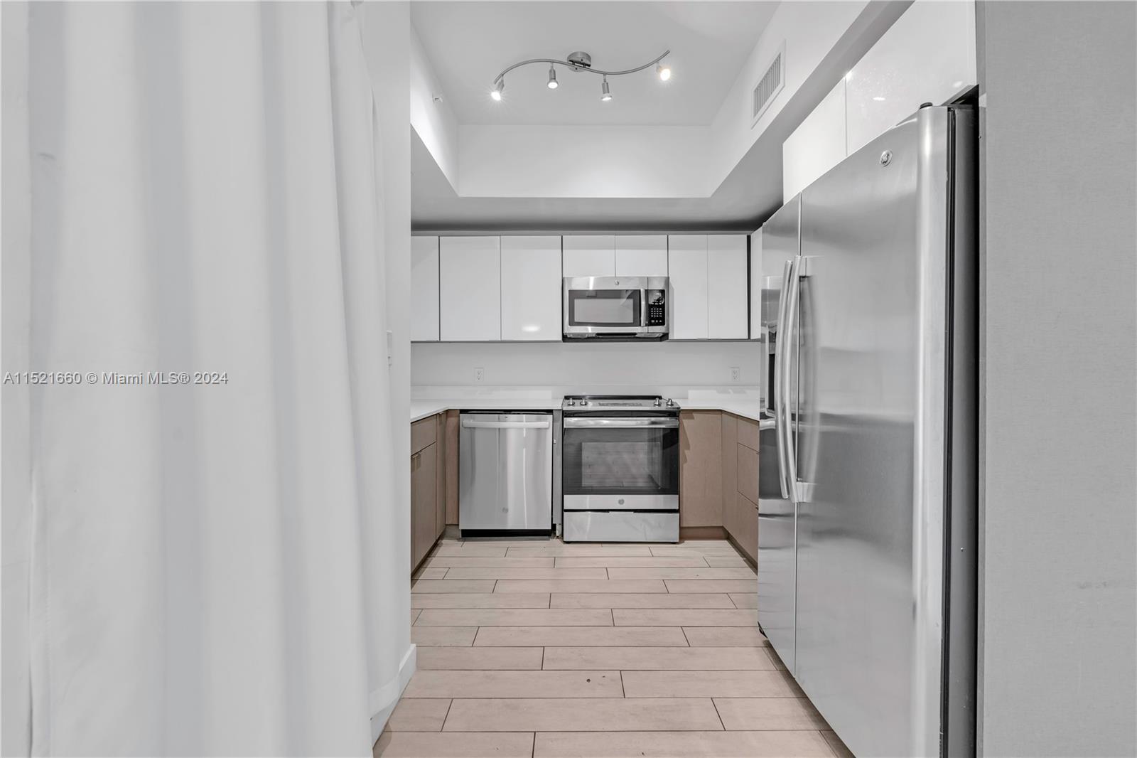 321 NE 26th St 907, Miami, Florida 33137, 2 Bedrooms Bedrooms, ,2 BathroomsBathrooms,Residentiallease,For Rent,321 NE 26th St 907,A11521660