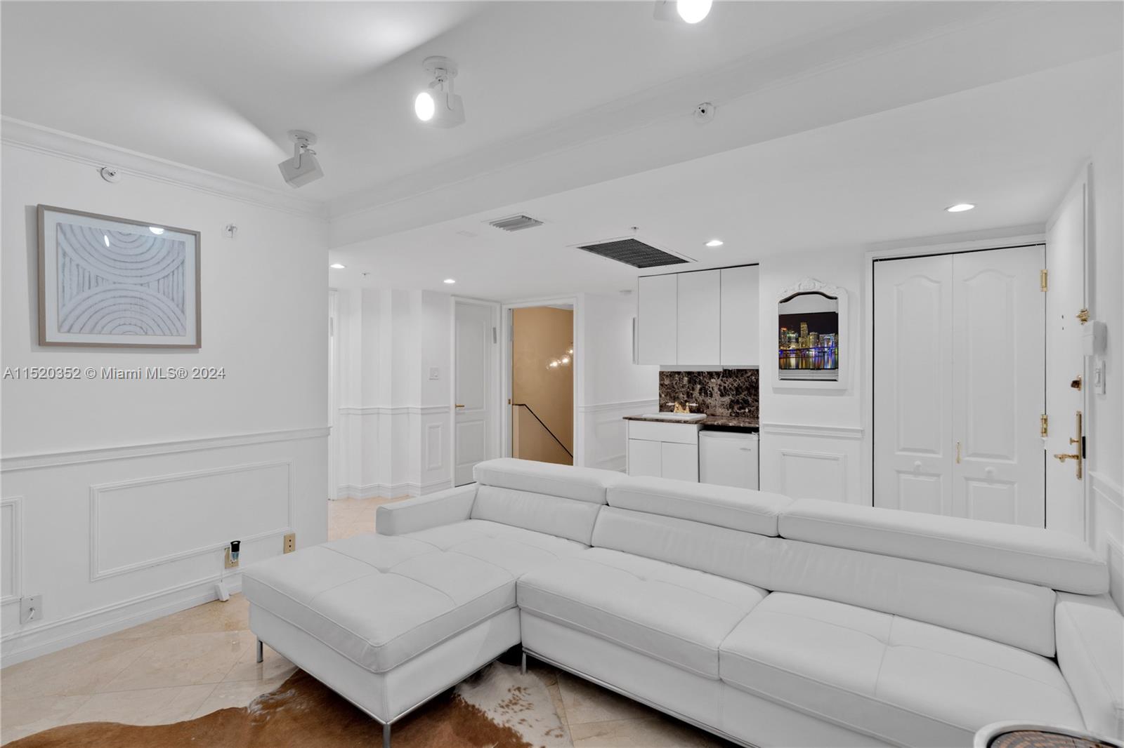 5225 Collins Ave 1018-1118, Miami Beach, Florida 33140, 4 Bedrooms Bedrooms, ,5 BathroomsBathrooms,Residential,For Sale,5225 Collins Ave 1018-1118,A11520352