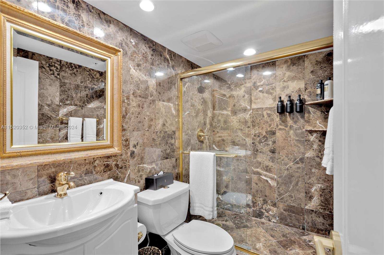 5225 Collins Ave 1018-1118, Miami Beach, Florida 33140, 4 Bedrooms Bedrooms, ,5 BathroomsBathrooms,Residential,For Sale,5225 Collins Ave 1018-1118,A11520352