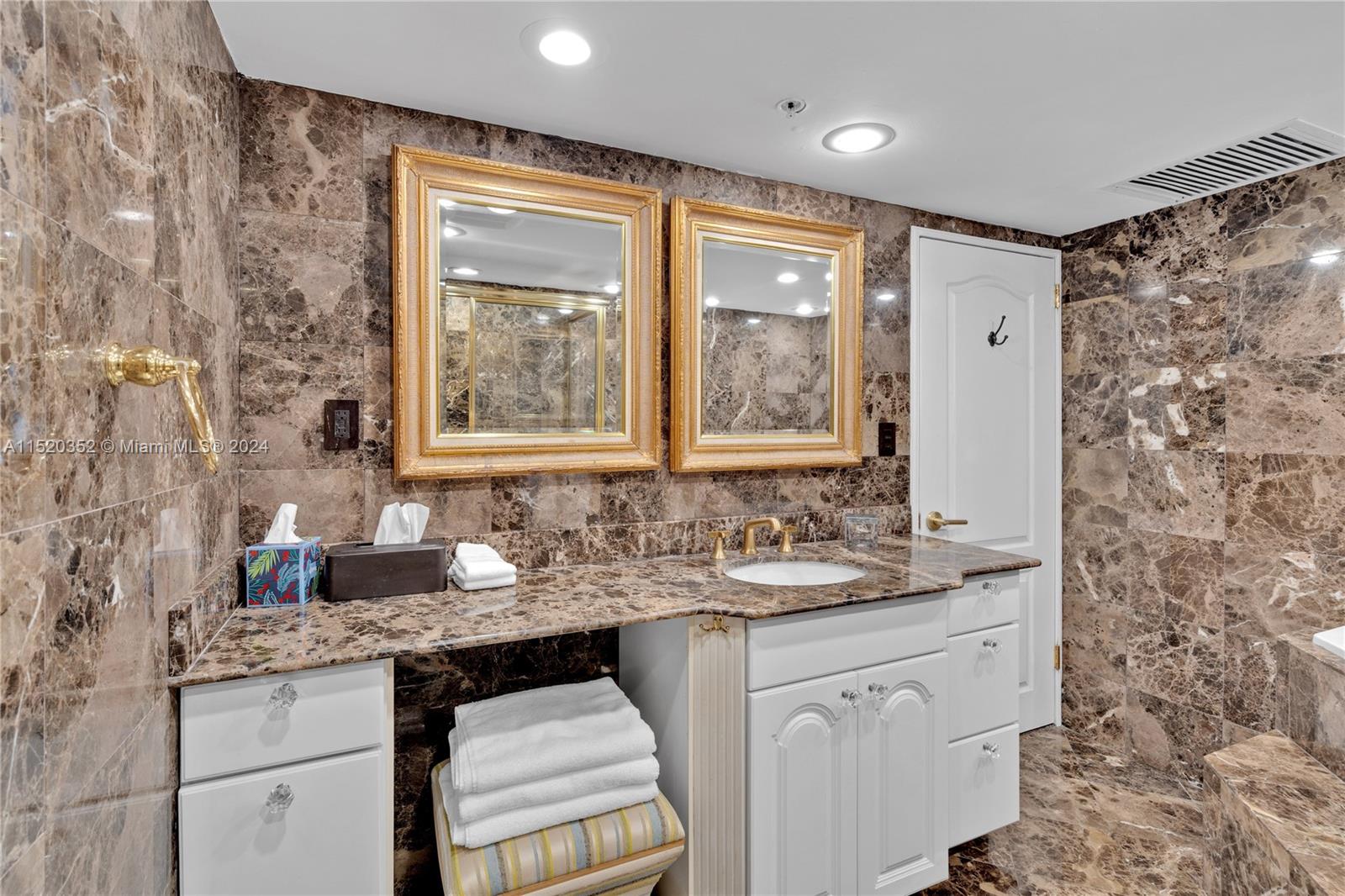 5225 Collins Ave 1018-1118, Miami Beach, Florida 33140, 4 Bedrooms Bedrooms, ,5 BathroomsBathrooms,Residential,For Sale,5225 Collins Ave 1018-1118,A11520352