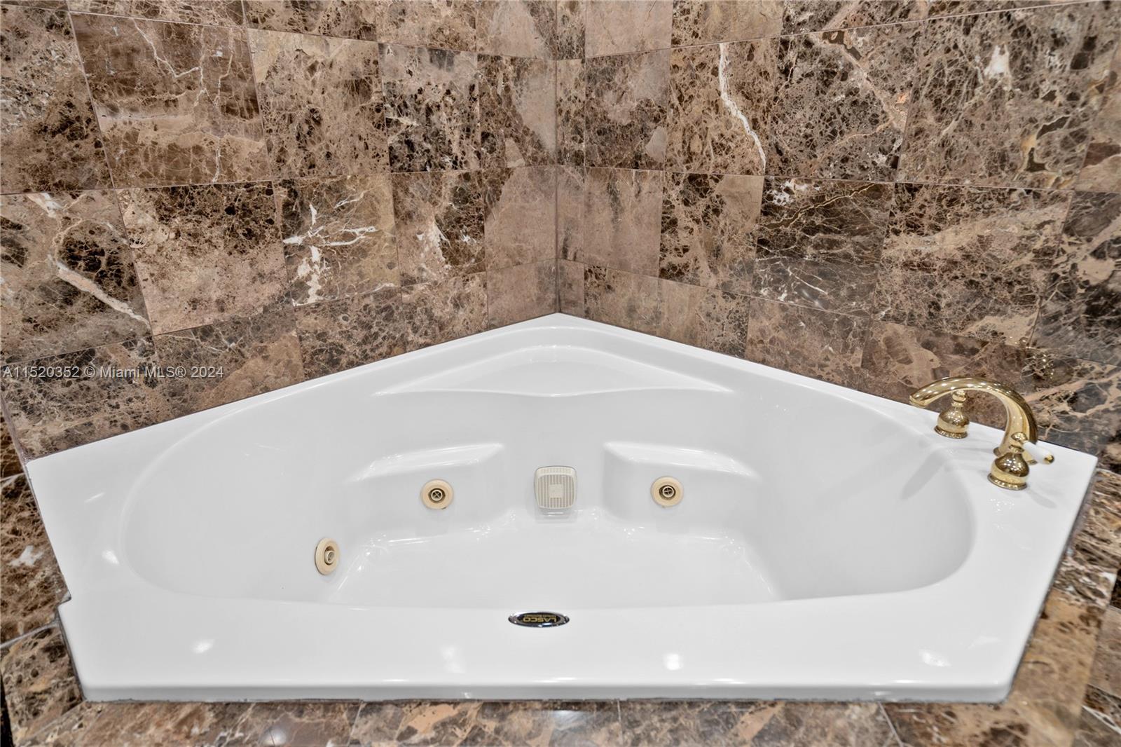 5225 Collins Ave 1018-1118, Miami Beach, Florida 33140, 4 Bedrooms Bedrooms, ,5 BathroomsBathrooms,Residential,For Sale,5225 Collins Ave 1018-1118,A11520352