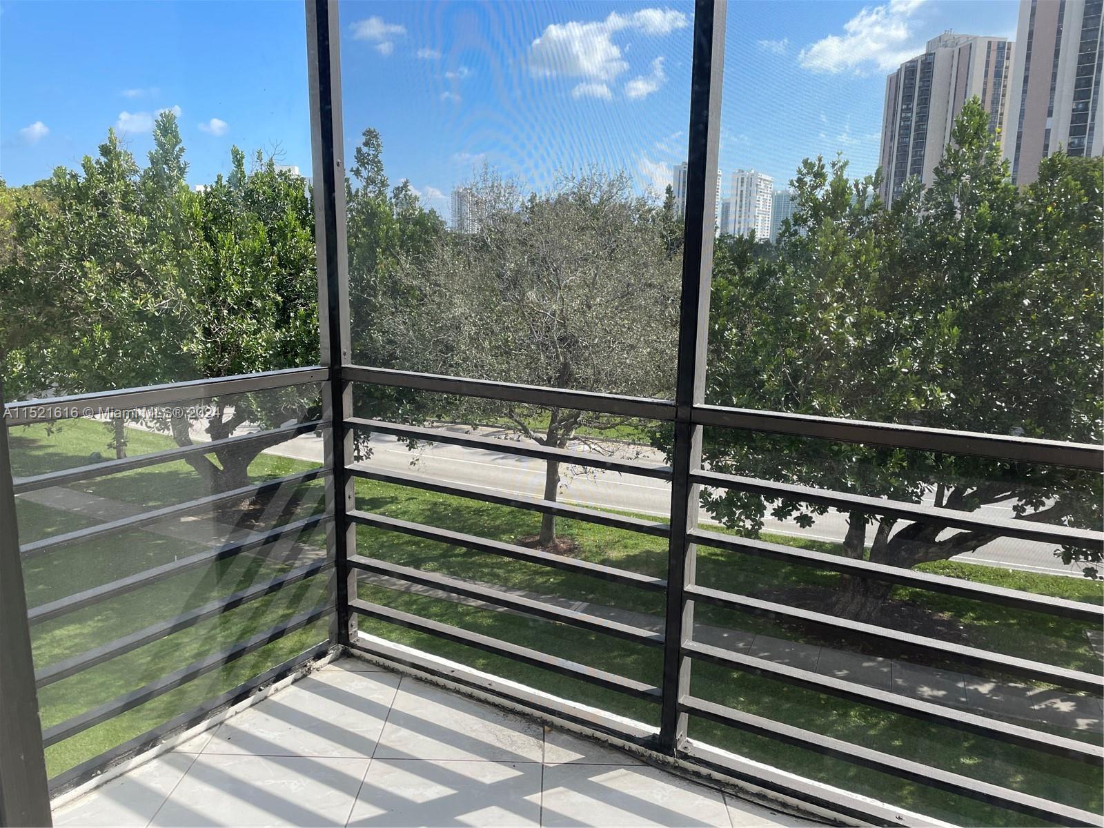 20400 W Country Club Dr 402, Aventura, Florida 33180, 2 Bedrooms Bedrooms, ,2 BathroomsBathrooms,Residential,For Sale,20400 W Country Club Dr 402,A11521616