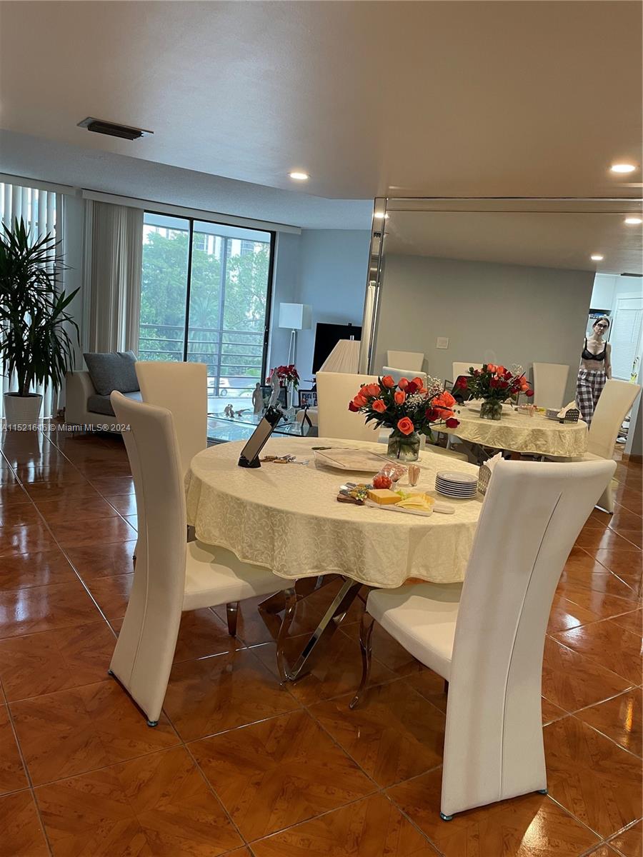 20400 W Country Club Dr 402, Aventura, Florida 33180, 2 Bedrooms Bedrooms, ,2 BathroomsBathrooms,Residential,For Sale,20400 W Country Club Dr 402,A11521616