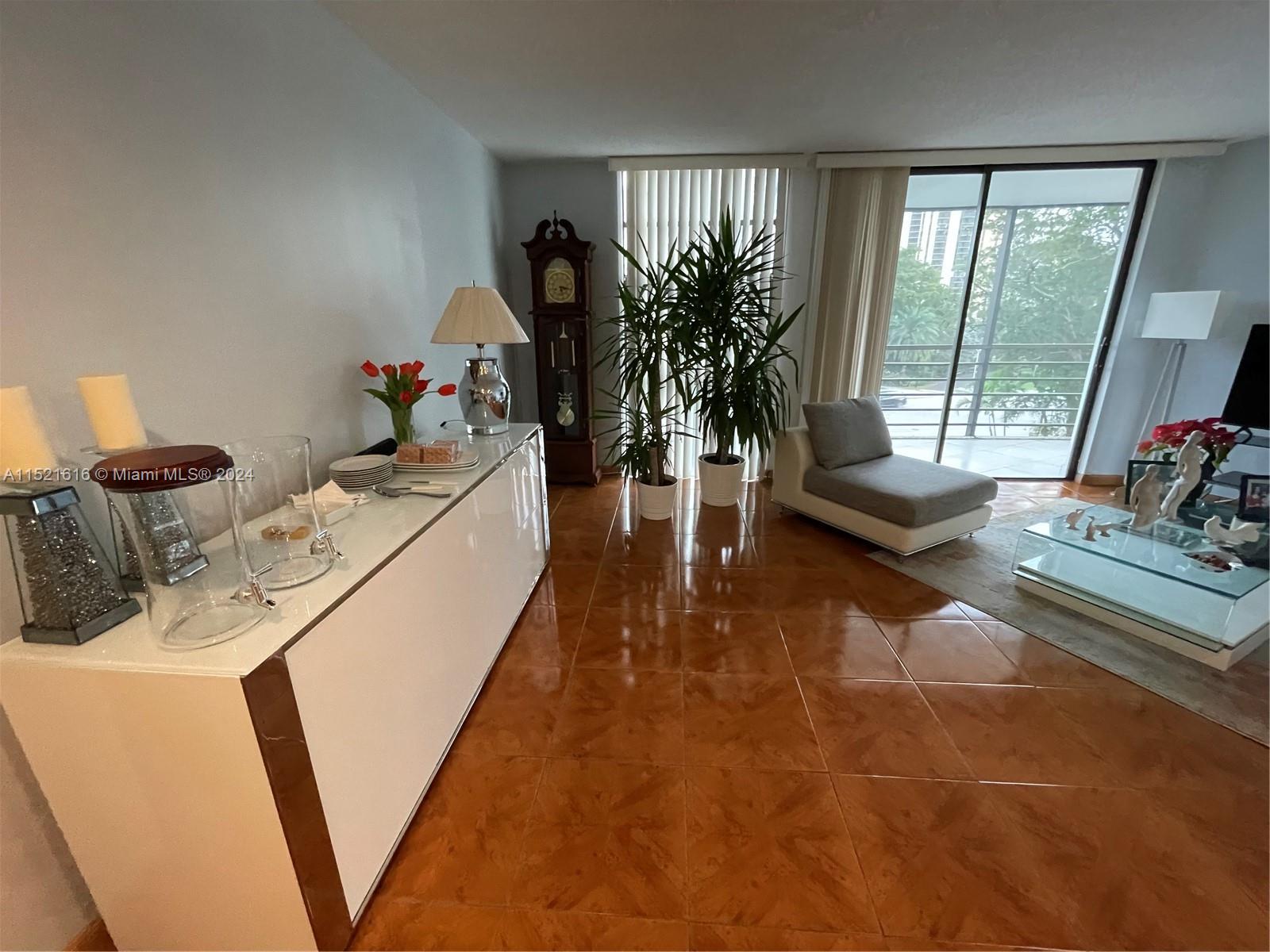 20400 W Country Club Dr 402, Aventura, Florida 33180, 2 Bedrooms Bedrooms, ,2 BathroomsBathrooms,Residential,For Sale,20400 W Country Club Dr 402,A11521616