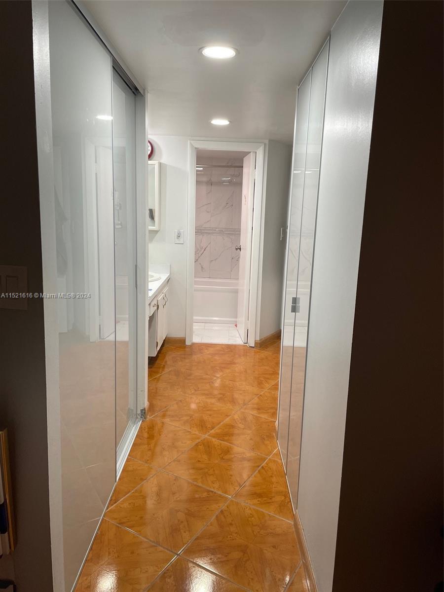 20400 W Country Club Dr 402, Aventura, Florida 33180, 2 Bedrooms Bedrooms, ,2 BathroomsBathrooms,Residential,For Sale,20400 W Country Club Dr 402,A11521616