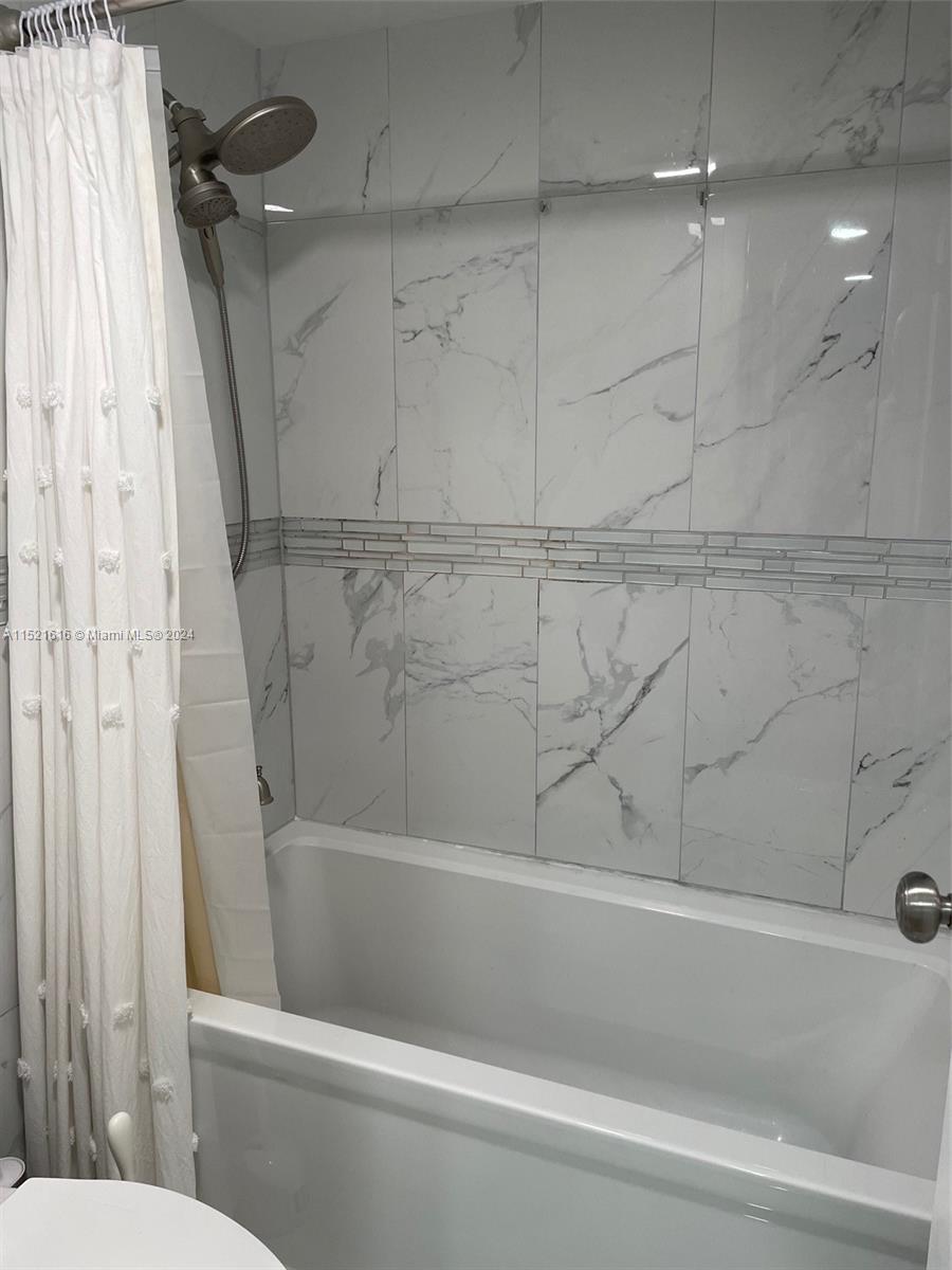 20400 W Country Club Dr 402, Aventura, Florida 33180, 2 Bedrooms Bedrooms, ,2 BathroomsBathrooms,Residential,For Sale,20400 W Country Club Dr 402,A11521616