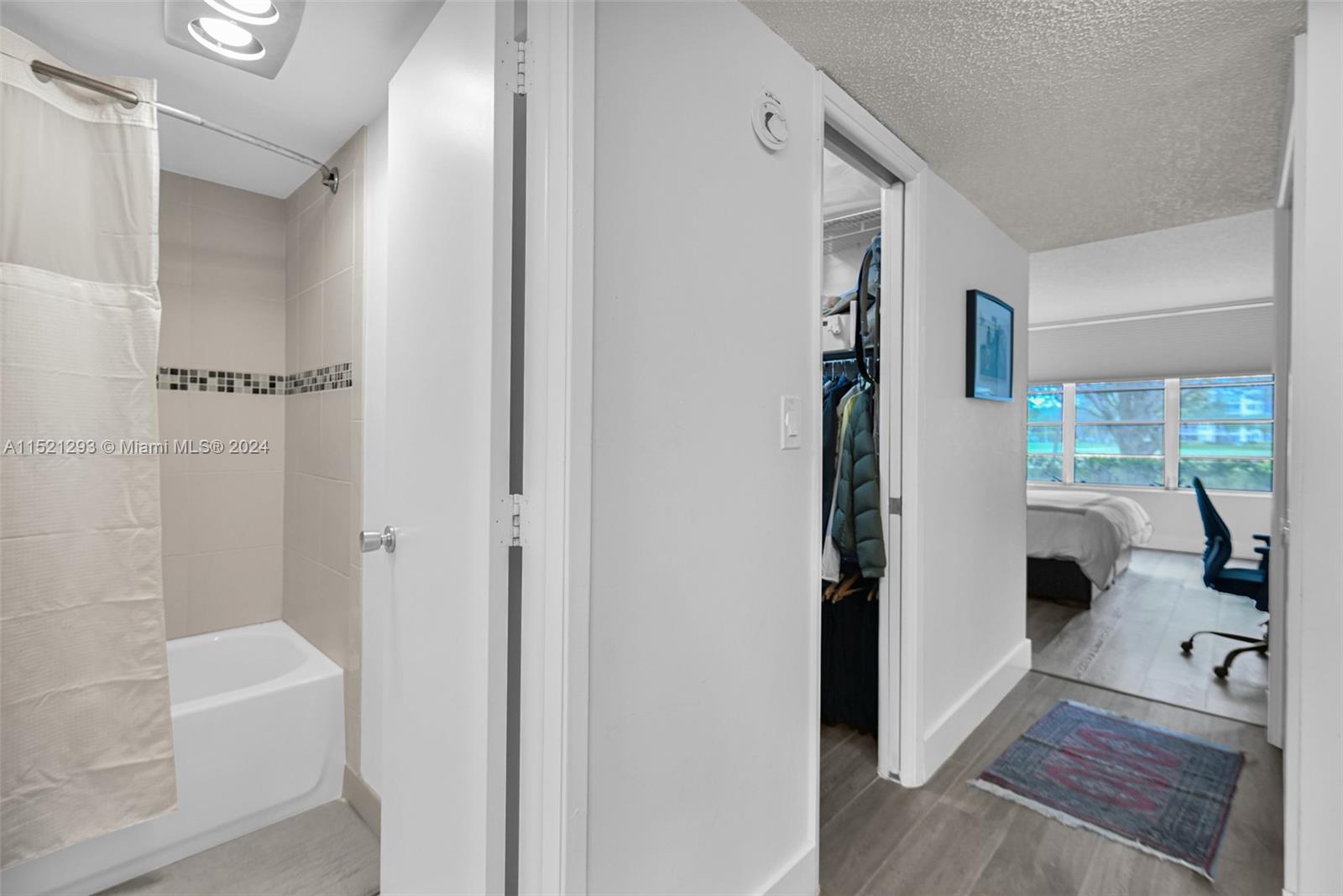 3900 Oaks Clubhouse Dr 111, Pompano Beach, Florida 33069, 3 Bedrooms Bedrooms, 1 Room Rooms,2 BathroomsBathrooms,Residential,For Sale,3900 Oaks Clubhouse Dr 111,A11521293