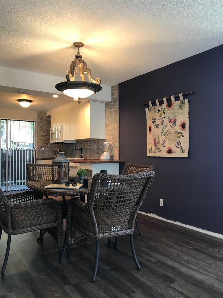 LIVING AREA OVERLOOKING THE LAKEVIEW