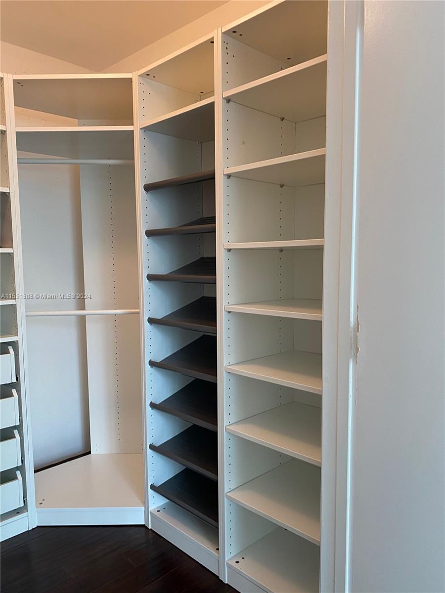 3340 NE 190th St 205, Aventura, Florida 33180, 3 Bedrooms Bedrooms, ,3 BathroomsBathrooms,Residentiallease,For Rent,3340 NE 190th St 205,A11521388