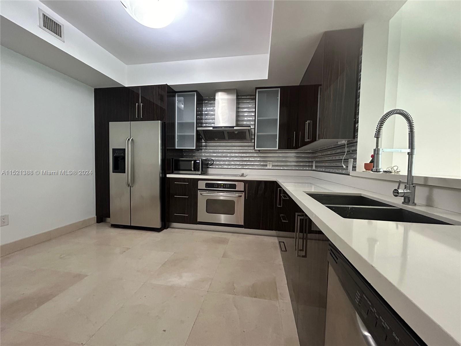 3340 NE 190th St 205, Aventura, Florida 33180, 3 Bedrooms Bedrooms, ,3 BathroomsBathrooms,Residentiallease,For Rent,3340 NE 190th St 205,A11521388