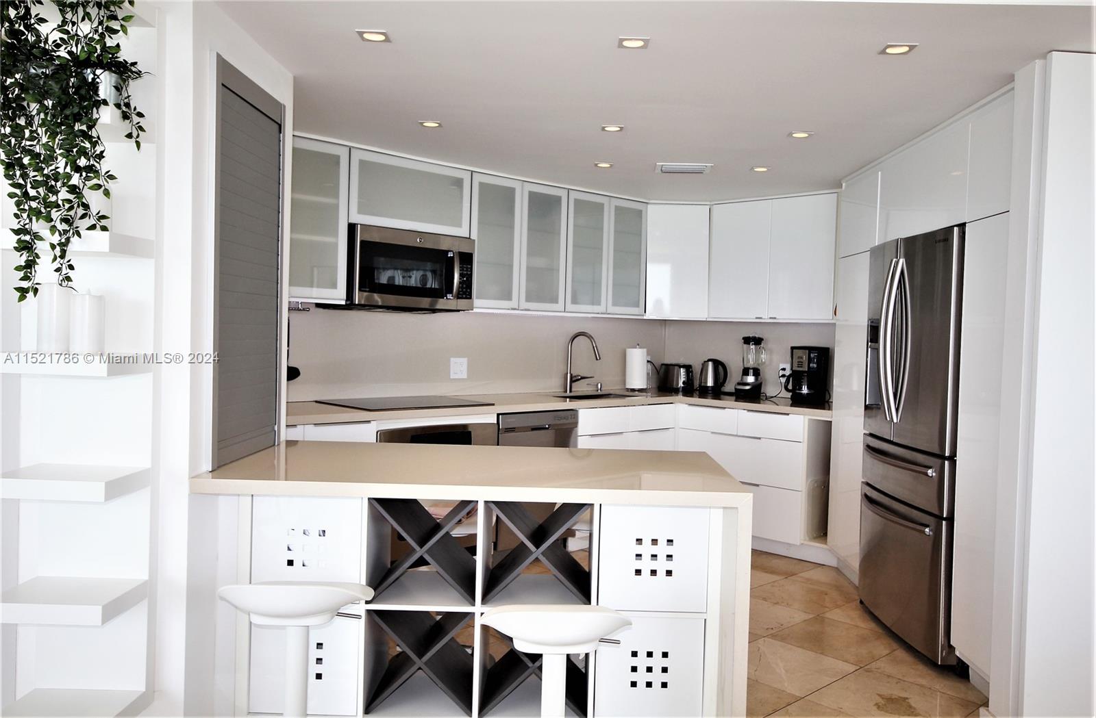 5151 COLLINS AV 532, Miami Beach, Florida 33140, 2 Bedrooms Bedrooms, ,2 BathroomsBathrooms,Residentiallease,For Rent,5151 COLLINS AV 532,A11521786