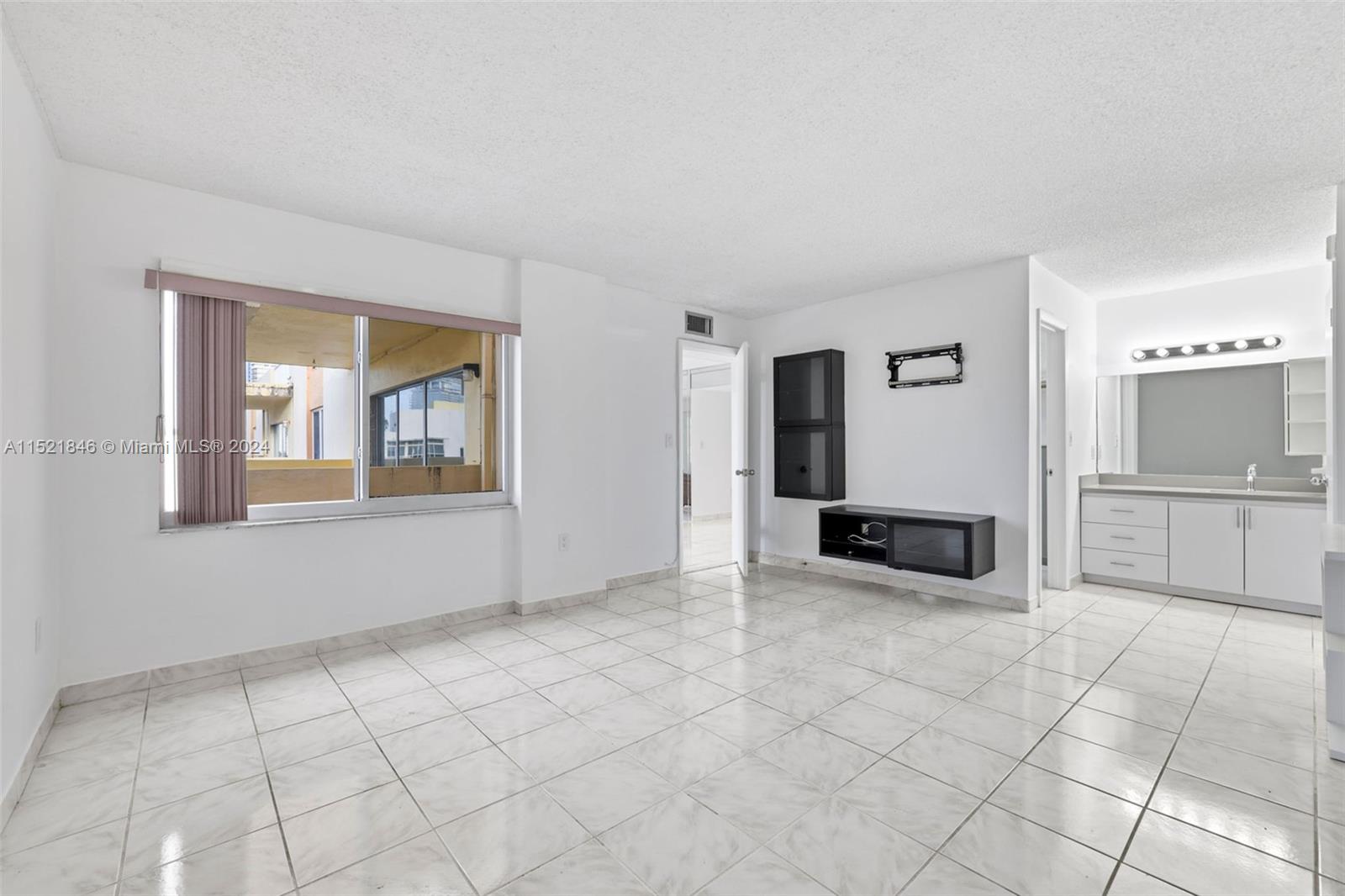 200 178th Dr, Sunny Isles Beach, FL, 33160 United States, 2 Bedrooms Bedrooms, ,2 BathroomsBathrooms,Residential,For Sale,178th Dr,A11521846