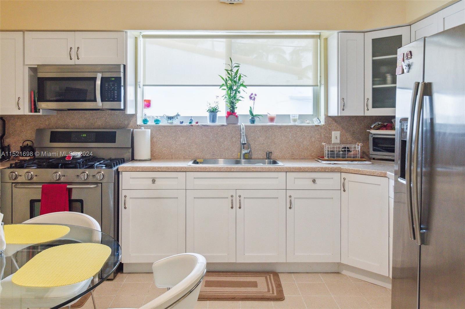 5361 N Bay Rd, Miami Beach, Florida 33140, 3 Bedrooms Bedrooms, ,2 BathroomsBathrooms,Residential,For Sale,5361 N Bay Rd,A11521698