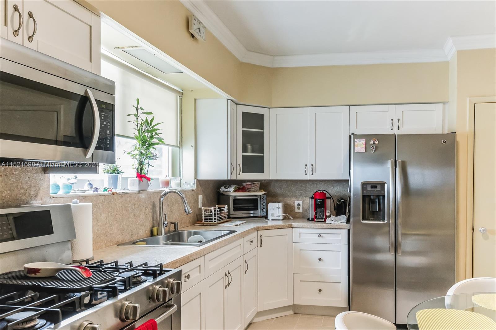 5361 N Bay Rd, Miami Beach, Florida 33140, 3 Bedrooms Bedrooms, ,2 BathroomsBathrooms,Residential,For Sale,5361 N Bay Rd,A11521698