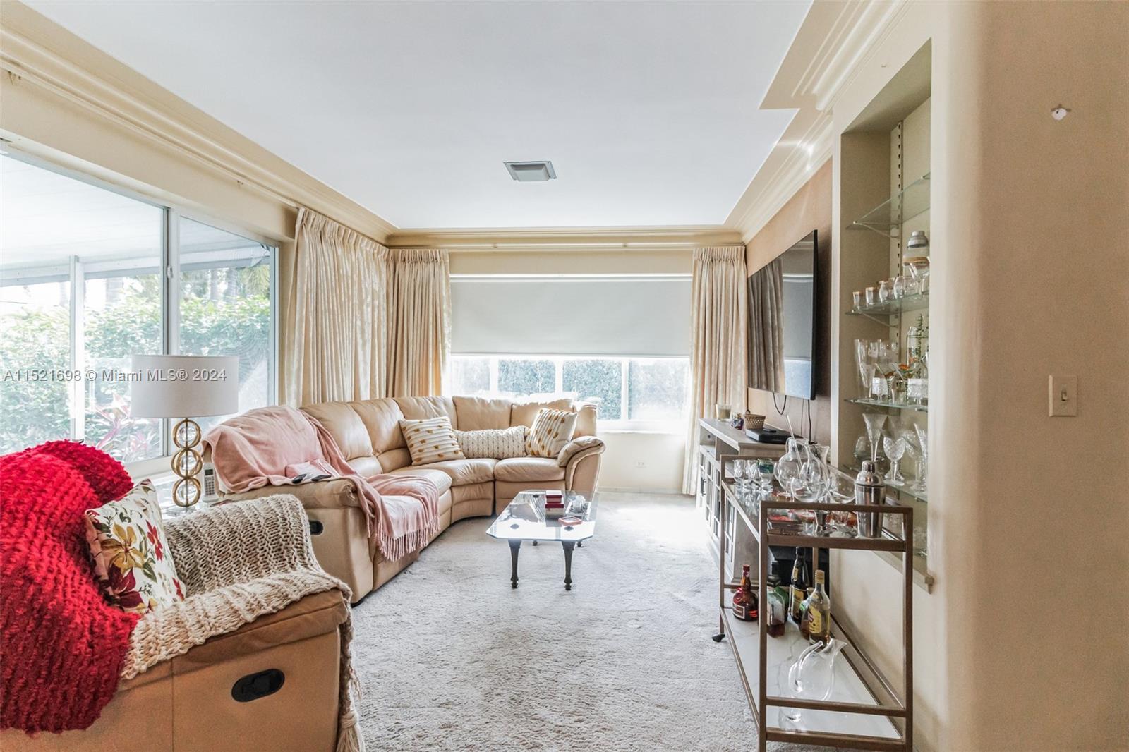 5361 N Bay Rd, Miami Beach, Florida 33140, 3 Bedrooms Bedrooms, ,2 BathroomsBathrooms,Residential,For Sale,5361 N Bay Rd,A11521698