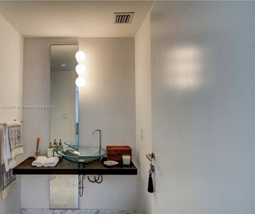 200 Biscayne Boulevard Way 3503, Miami, Florida 33131, 2 Bedrooms Bedrooms, ,2 BathroomsBathrooms,Residentiallease,For Rent,200 Biscayne Boulevard Way 3503,A11520715