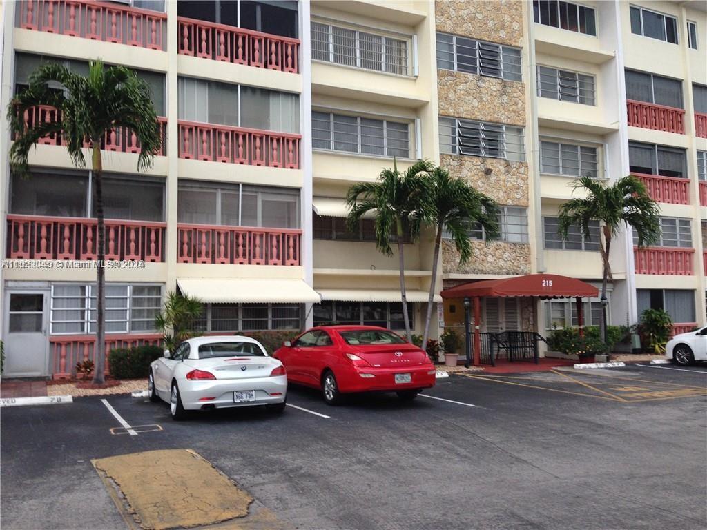 215 SE 3rd Ave 102A, Hallandale Beach, Florida 33009, 1 Bedroom Bedrooms, ,1 BathroomBathrooms,Residential,For Sale,215 SE 3rd Ave 102A,A11522045