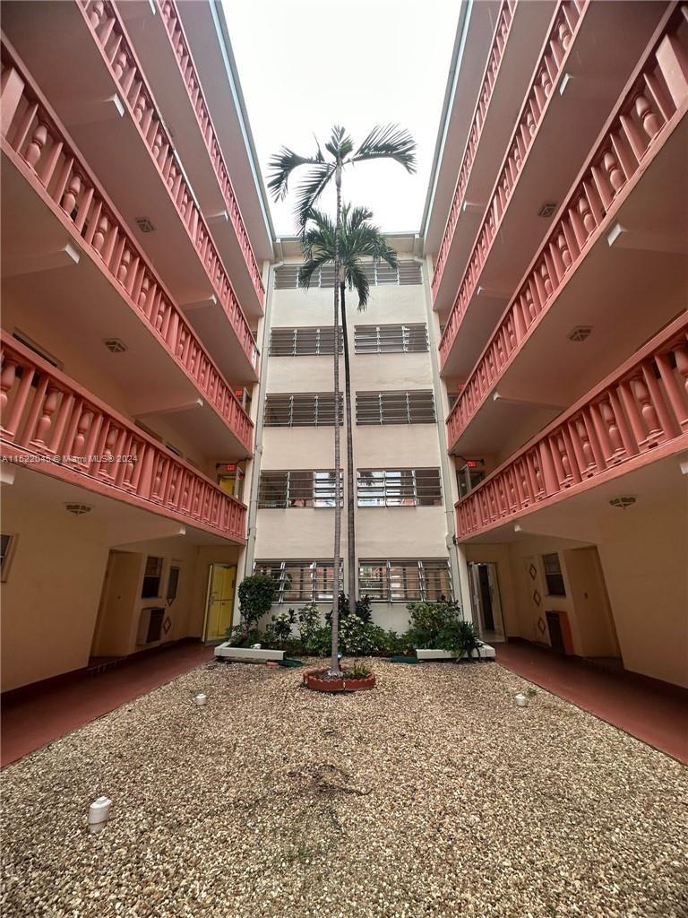 215 SE 3rd Ave 102A, Hallandale Beach, Florida 33009, 1 Bedroom Bedrooms, ,1 BathroomBathrooms,Residential,For Sale,215 SE 3rd Ave 102A,A11522045