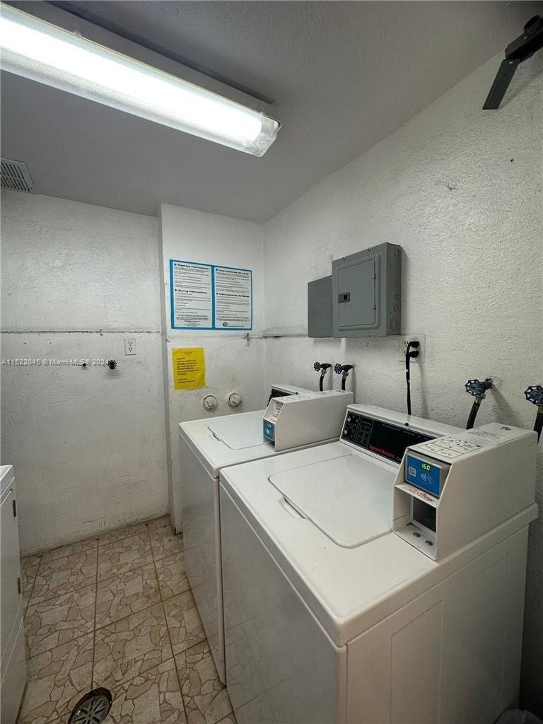 215 SE 3rd Ave 102A, Hallandale Beach, Florida 33009, 1 Bedroom Bedrooms, ,1 BathroomBathrooms,Residential,For Sale,215 SE 3rd Ave 102A,A11522045
