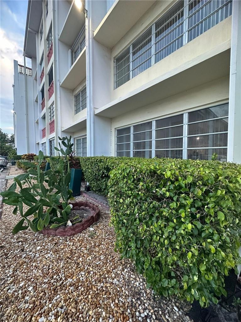 215 SE 3rd Ave 102A, Hallandale Beach, Florida 33009, 1 Bedroom Bedrooms, ,1 BathroomBathrooms,Residential,For Sale,215 SE 3rd Ave 102A,A11522045