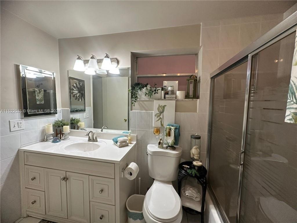 215 SE 3rd Ave 102A, Hallandale Beach, Florida 33009, 1 Bedroom Bedrooms, ,1 BathroomBathrooms,Residential,For Sale,215 SE 3rd Ave 102A,A11522045