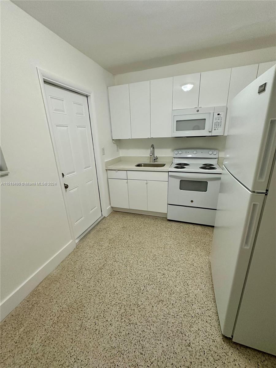 3085 W Flagler St 3, Miami, Florida 33135, 1 Bedroom Bedrooms, ,1 BathroomBathrooms,Residentiallease,For Rent,3085 W Flagler St 3,A11518490